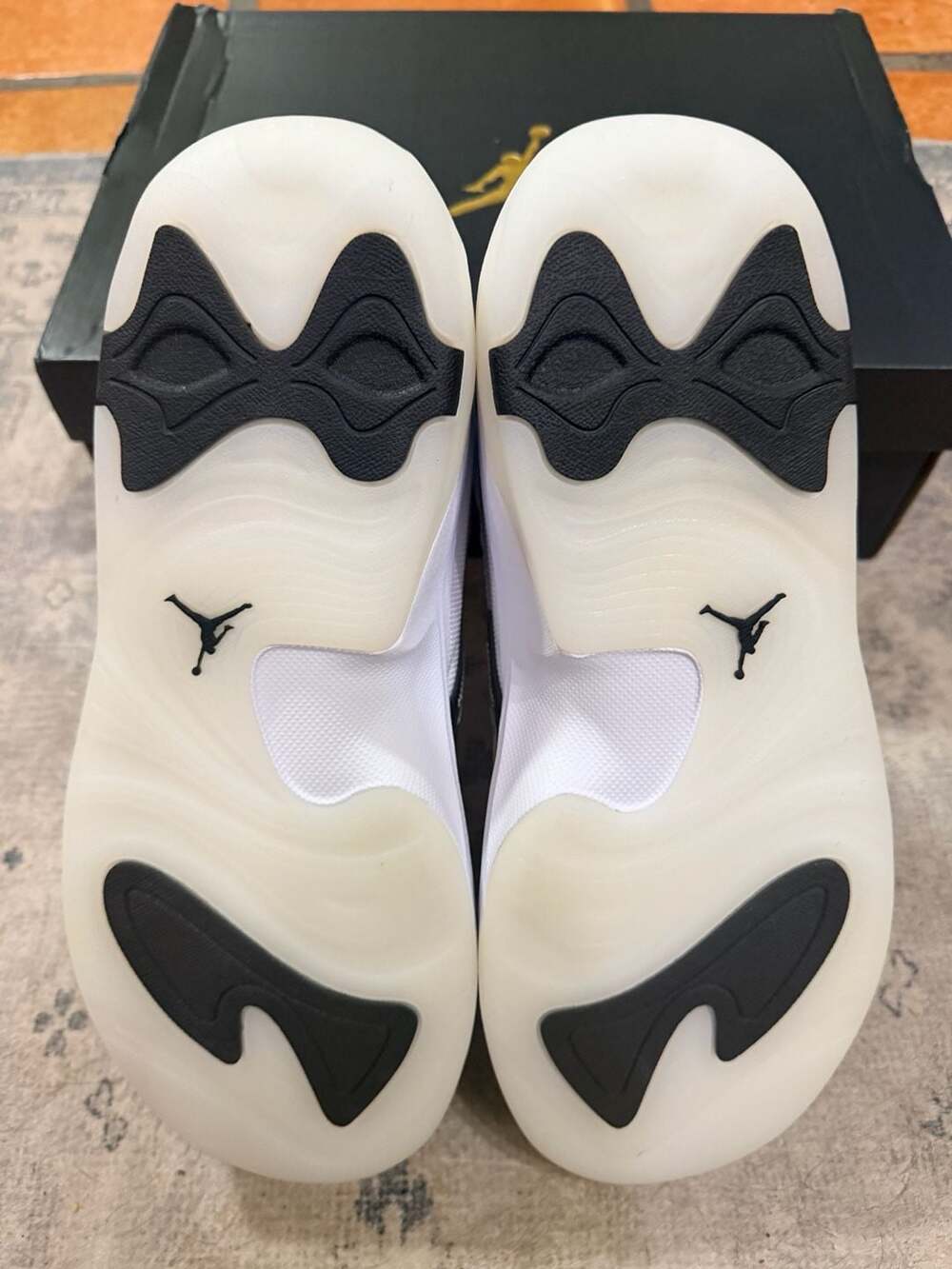 Jordan Max Aura 7 Men's Shoes White/Black/Summit White - Picture 8 of 10
